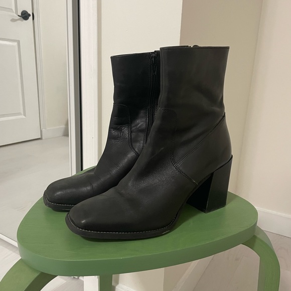 I’intervalle Black Heeled Boots - Picture 2 of 4